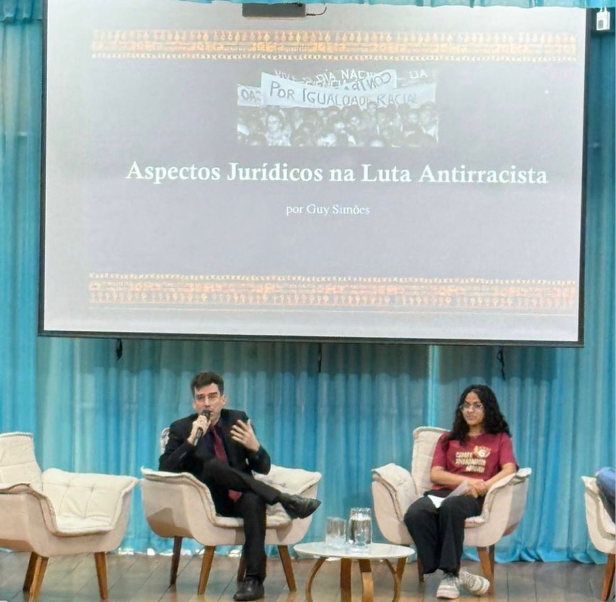 Guy Simões palestrando no Seminário Antirracista — OAB/ES